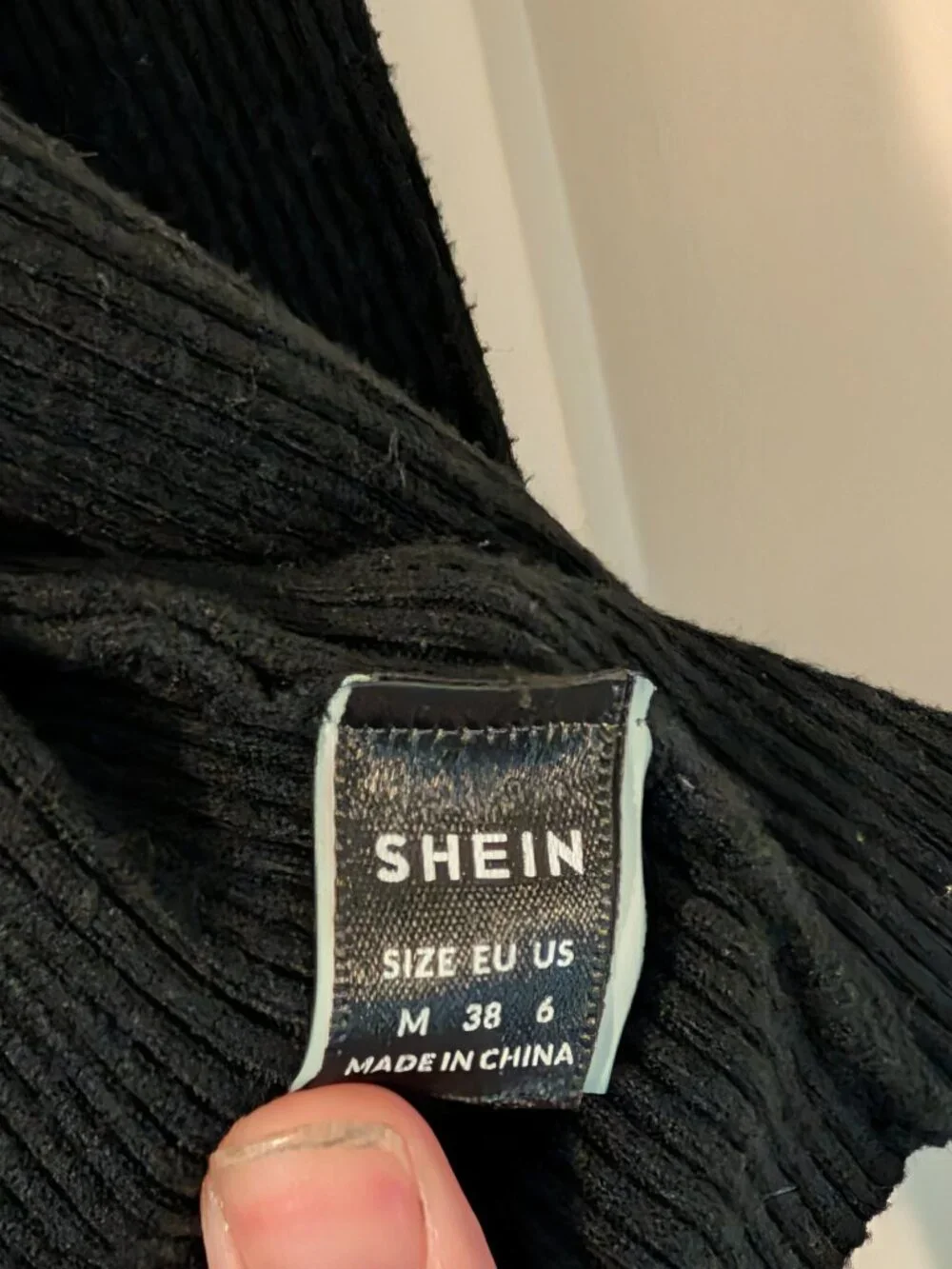 SHEIN Black Ribbed Button-Up Cropped Cardigan Sweater Medium